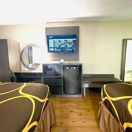 Super 8 By Wyndham Ithaca Hotell Eksteriør bilde