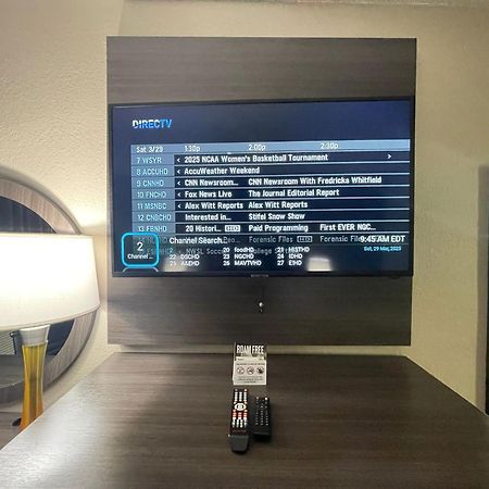Super 8 By Wyndham Ithaca Hotell Eksteriør bilde