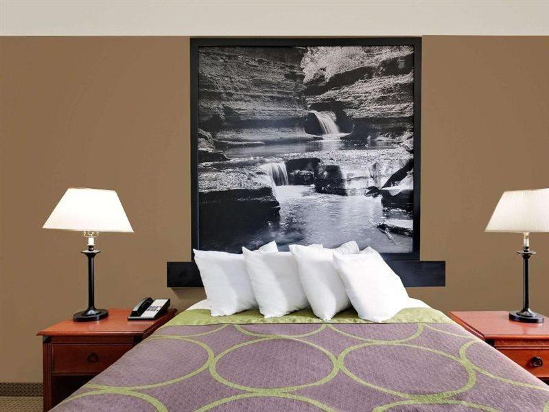 Super 8 By Wyndham Ithaca Hotell Eksteriør bilde