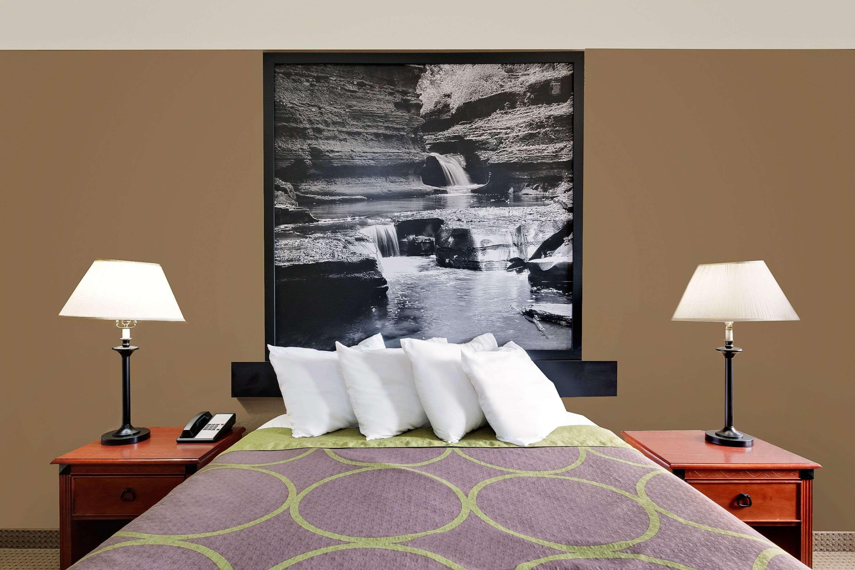 Super 8 By Wyndham Ithaca Hotell Eksteriør bilde