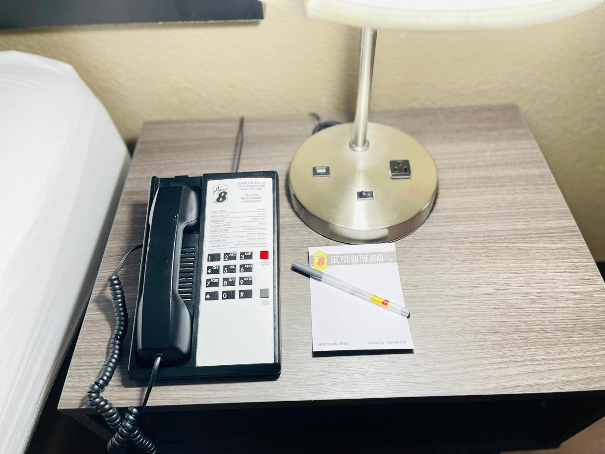 Super 8 By Wyndham Ithaca Hotell Eksteriør bilde