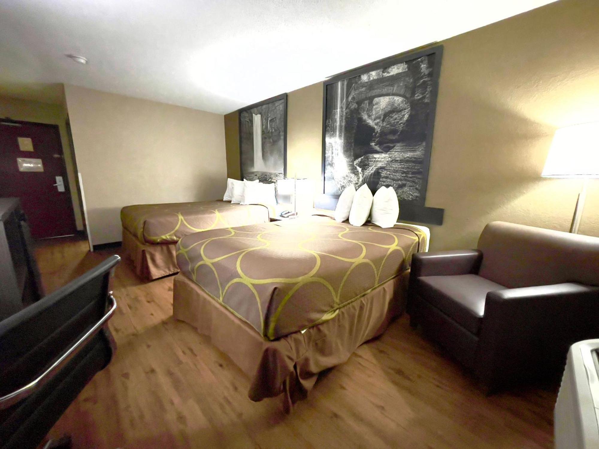 Super 8 By Wyndham Ithaca Hotell Eksteriør bilde