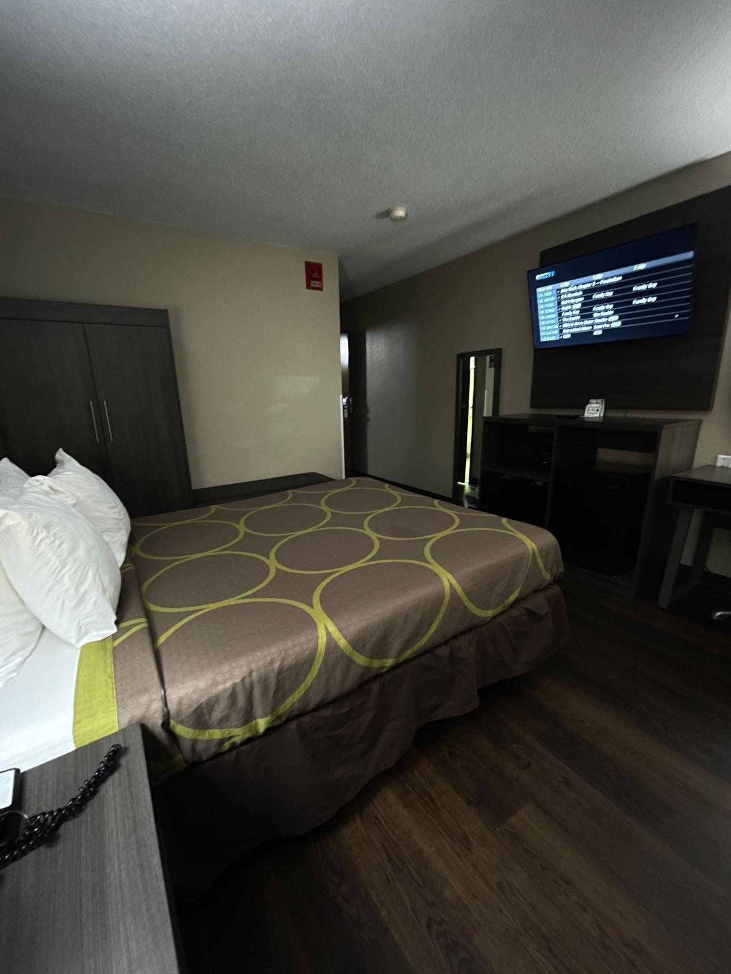Super 8 By Wyndham Ithaca Hotell Eksteriør bilde