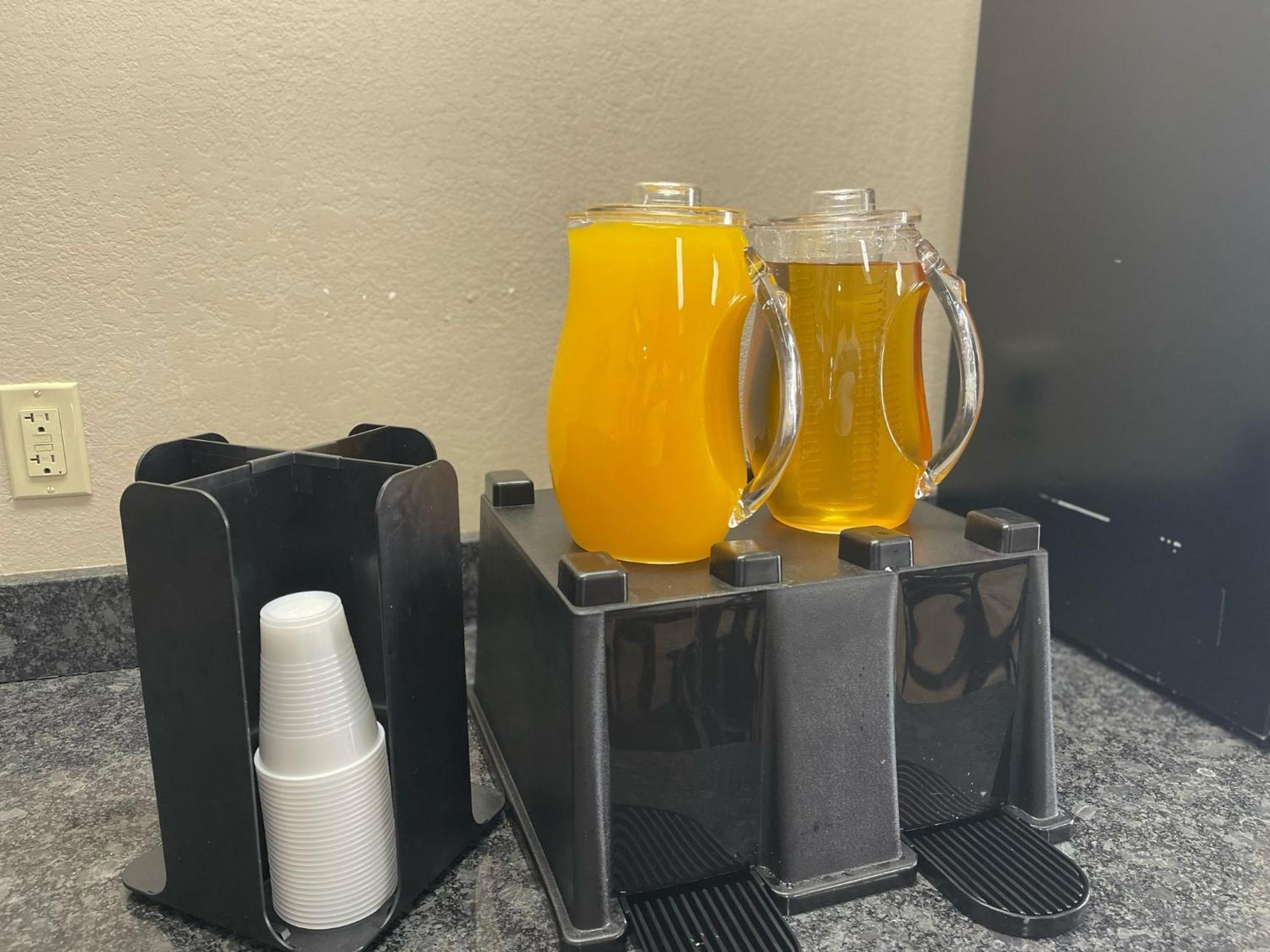 Super 8 By Wyndham Ithaca Hotell Eksteriør bilde