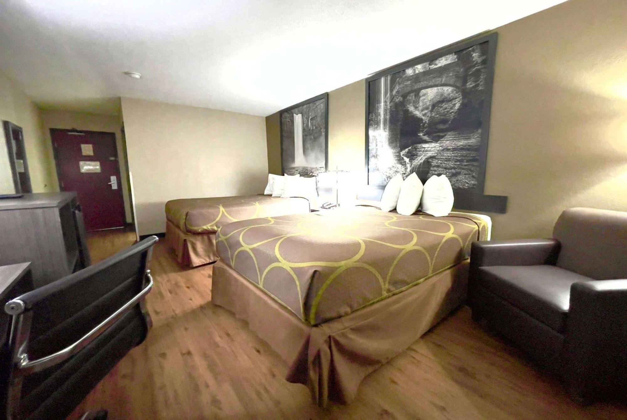 Super 8 By Wyndham Ithaca Hotell Eksteriør bilde