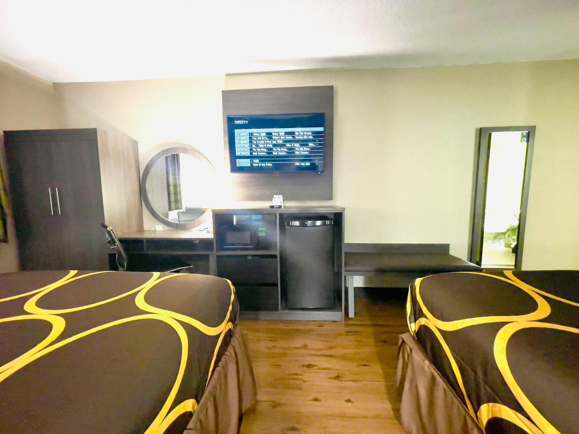 Super 8 By Wyndham Ithaca Hotell Eksteriør bilde