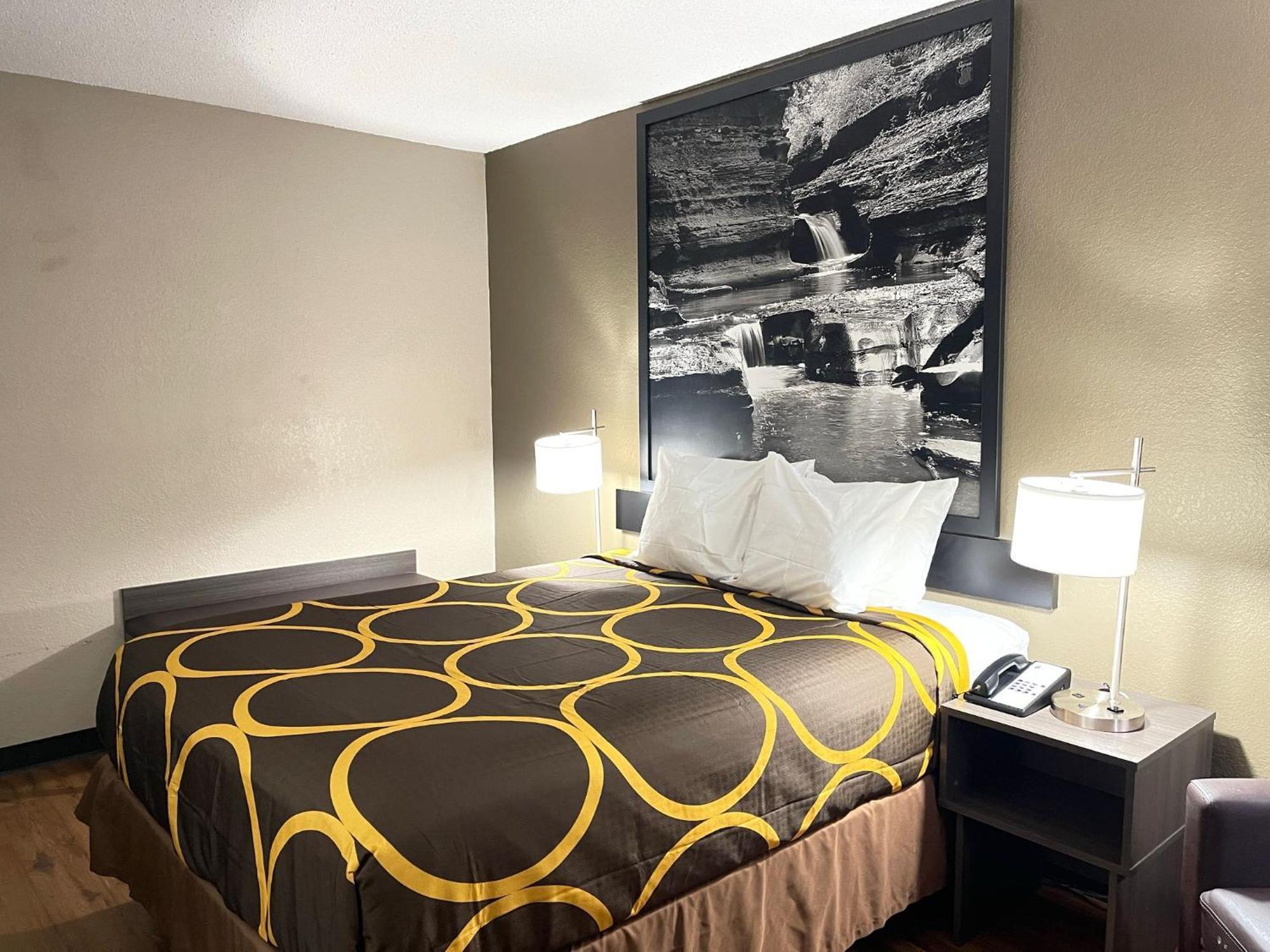Super 8 By Wyndham Ithaca Hotell Eksteriør bilde