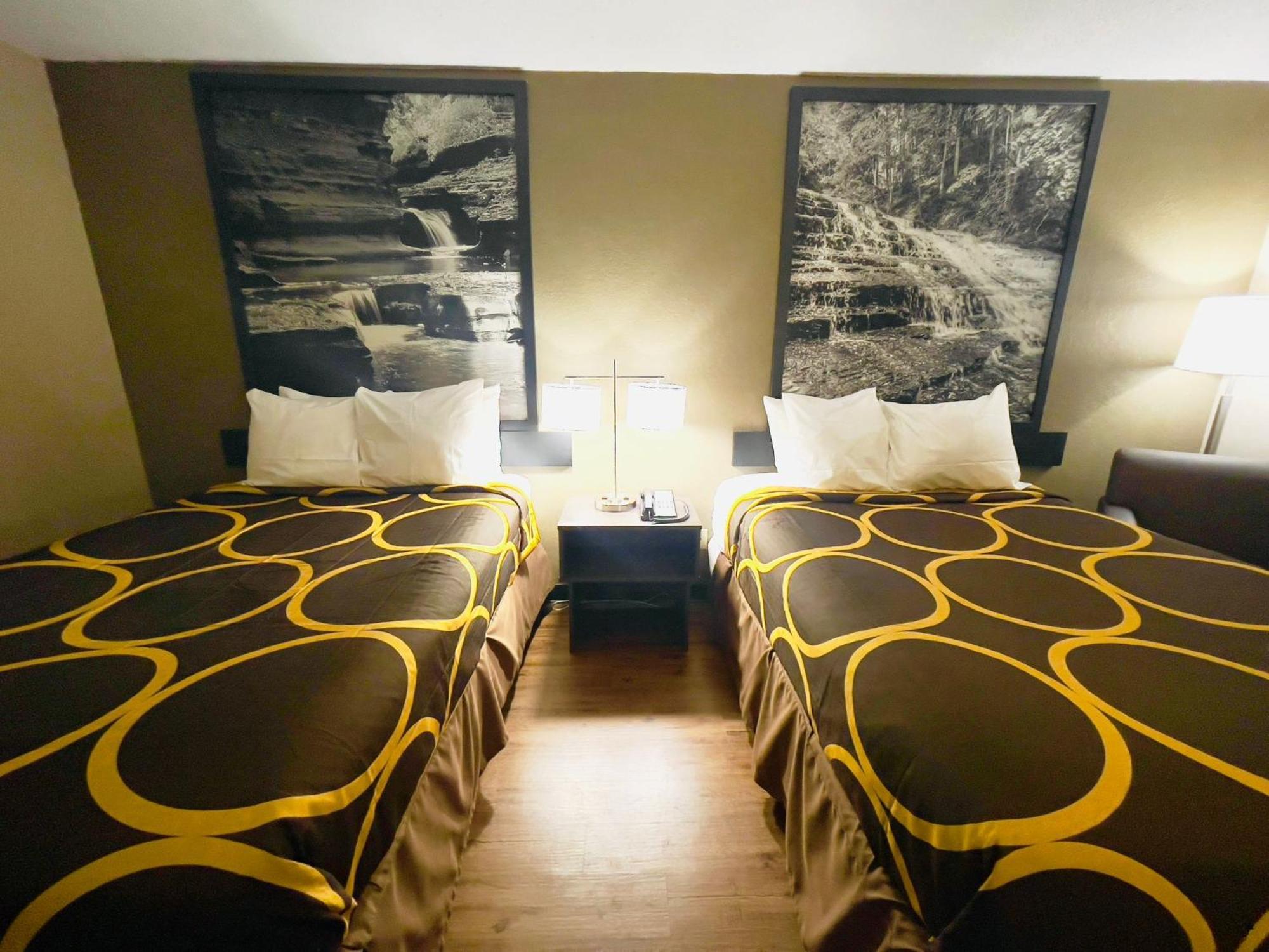 Super 8 By Wyndham Ithaca Hotell Eksteriør bilde
